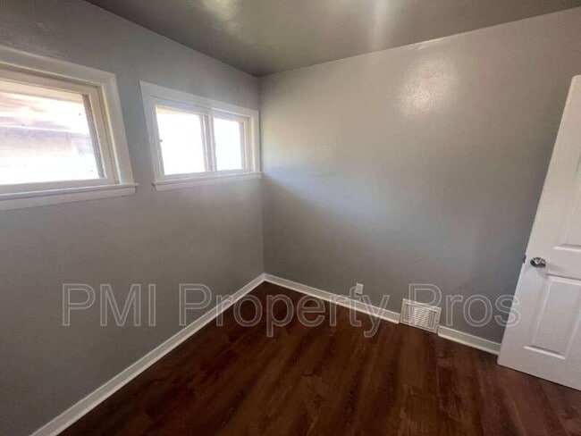 Building Photo - 5650 N 61st St