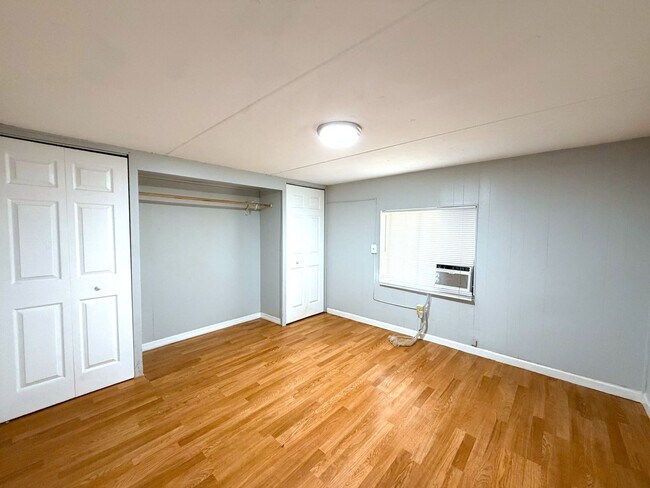 Building Photo - 240 State St