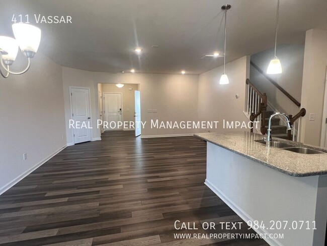 Building Photo - 411 Vassar-