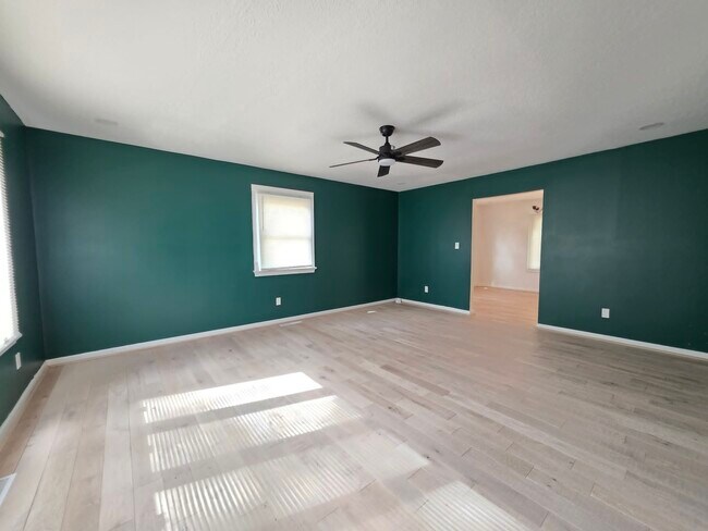 Building Photo - 8241 Robin Hood Dr