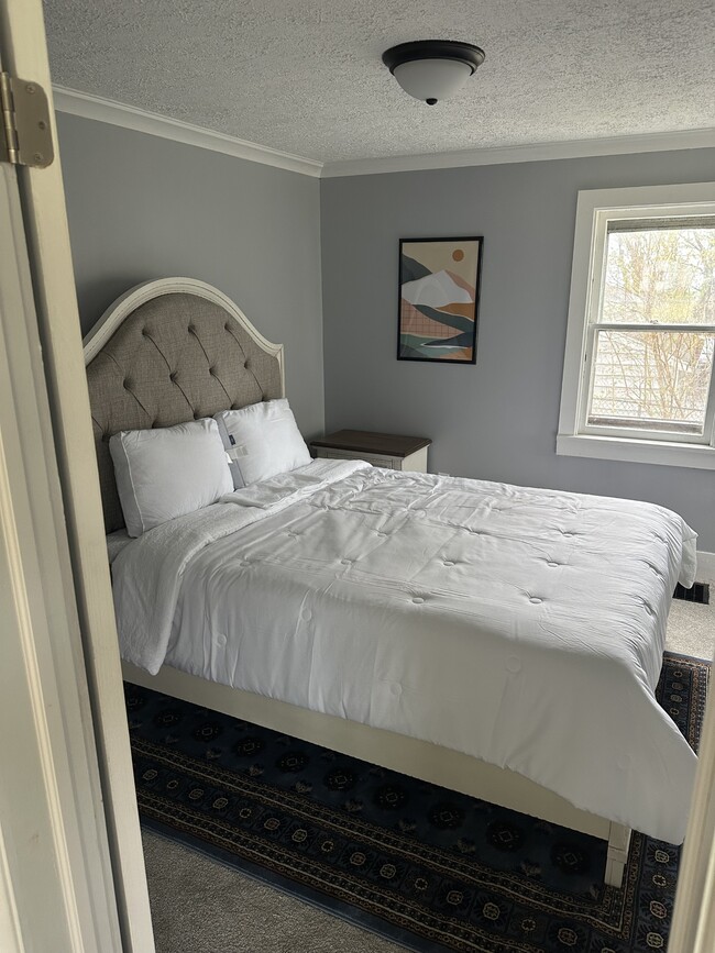 Building Photo - 476 Lakeview Terrace
