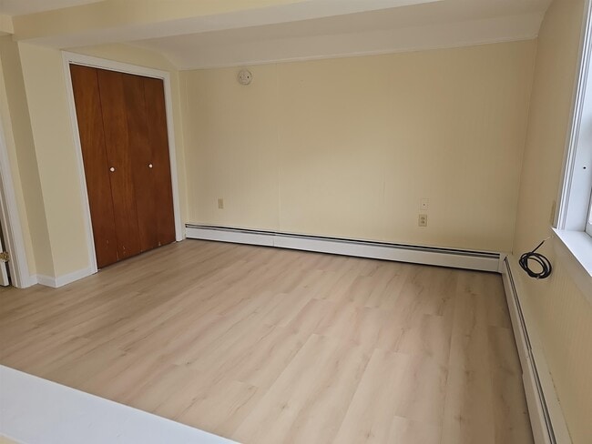 Building Photo - 165 S Main St