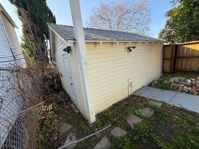 Building Photo - Lovely 3-Bedroom Vallejo Home with 1-Car G...