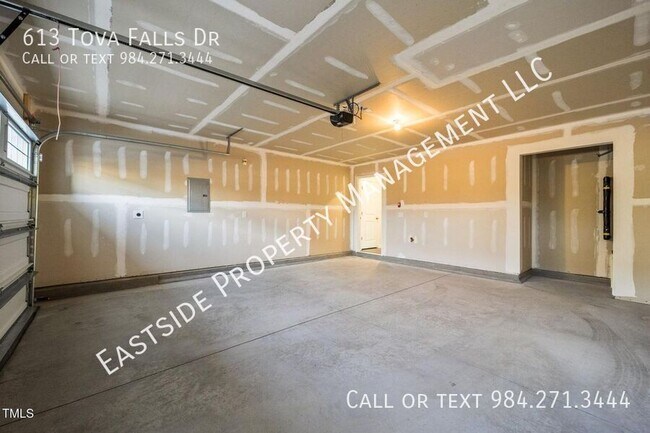 Building Photo - 613 Tova Fls Dr