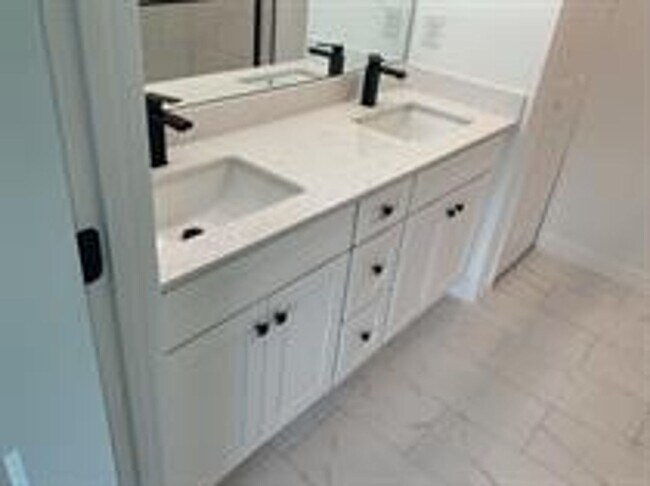 Building Photo - 1038 Albert Ave