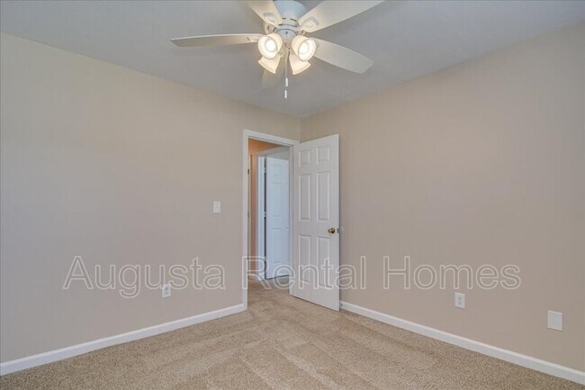 Building Photo - 207 Taylor Cir