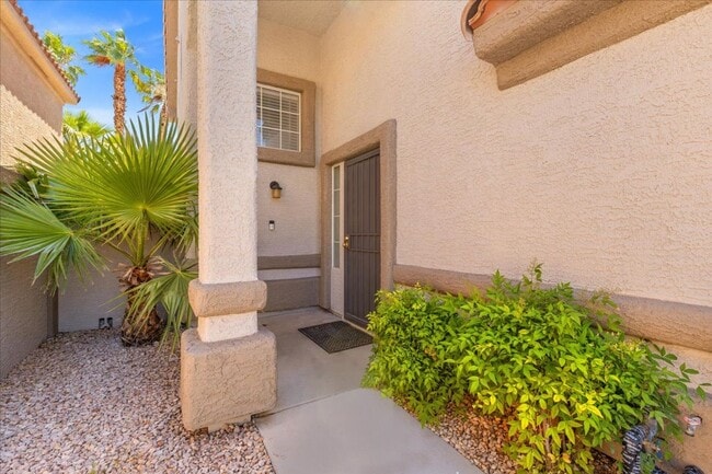 Building Photo - Completely Remodeled Modern 3 Bedroom Prop...