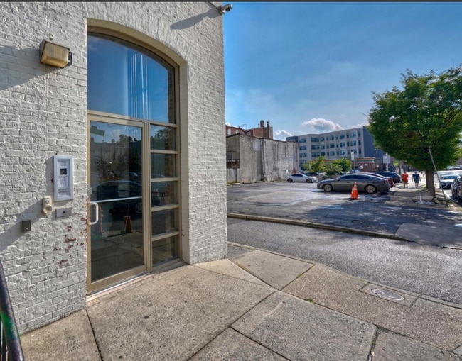 Main Entry with Parking in Pictured Lot - 1000 S Charles St