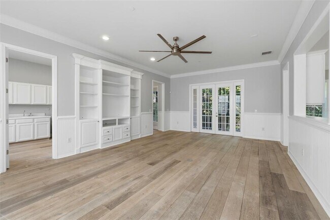 Building Photo - 815 Lake Evalyn Dr