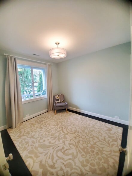 Building Photo - 6904 Anthem St E