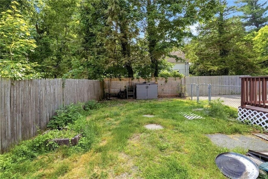 Building Photo - 515 Davisville Rd