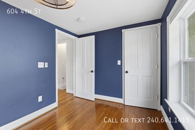 Building Photo - 604 4th St
