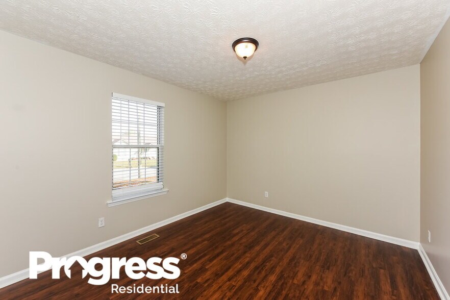 Building Photo - 2403 Sawmill St
