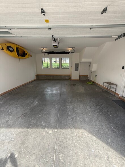 Building Photo - 944 12th St