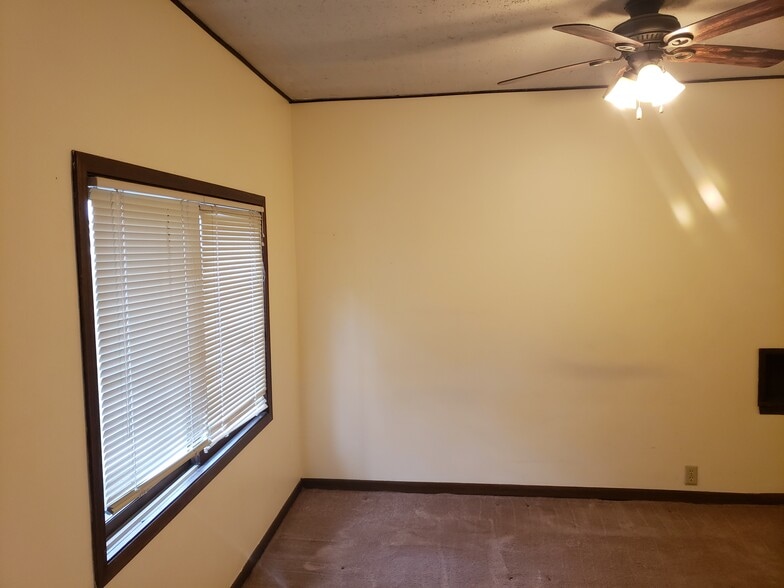 Building Photo - 109 Florence St