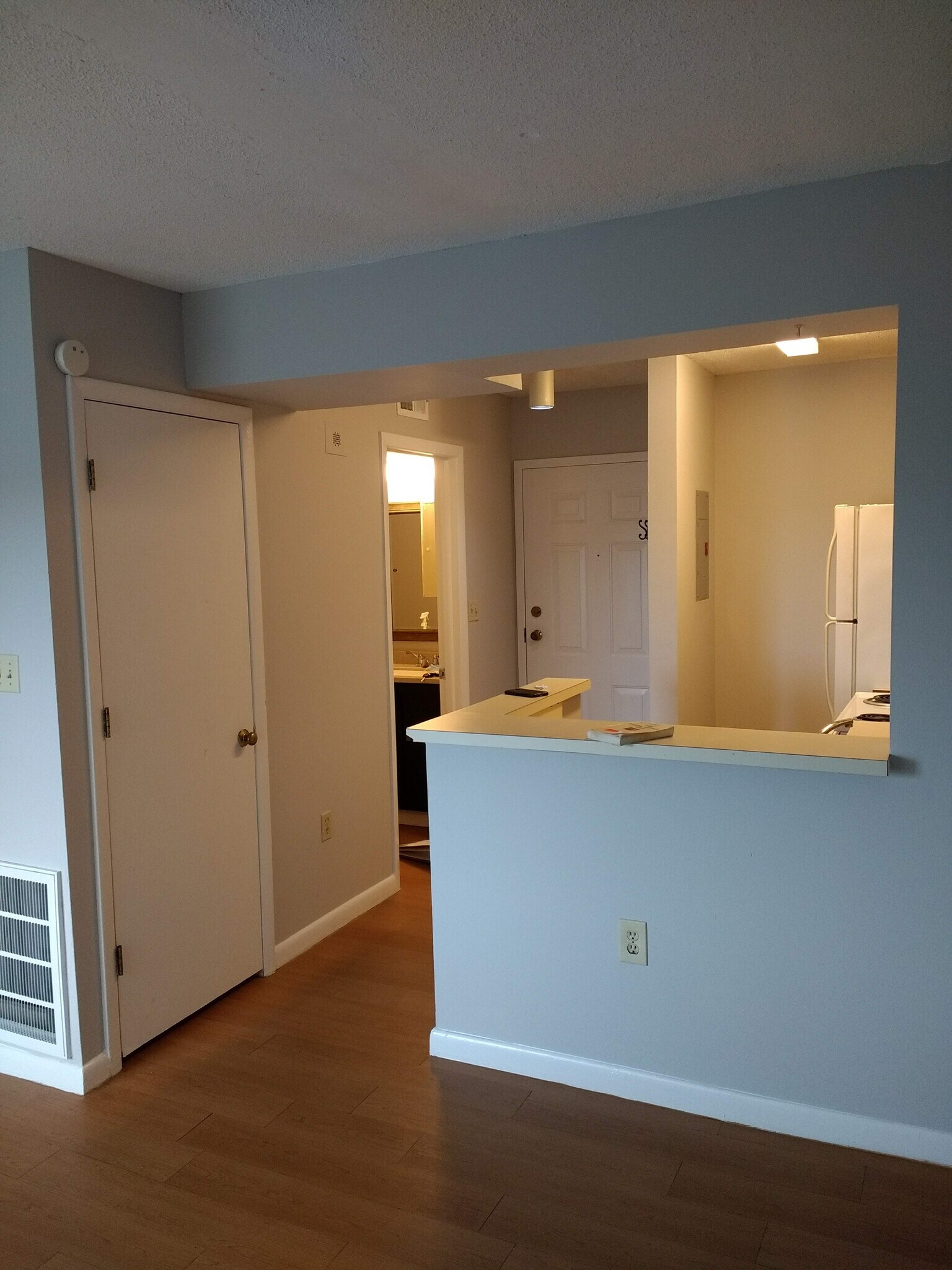 View of front door - 1600 Park Cir