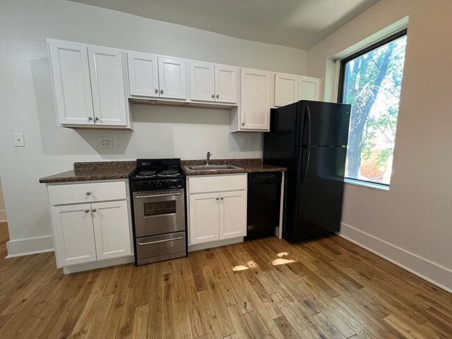 Building Photo - 213 S Aiken Ave