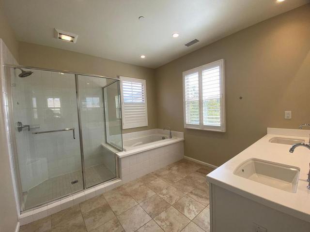 Building Photo - 3 bedroom in Irvine CA 92620