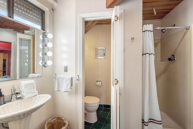 Building Photo - 164 Bora Bora Dr