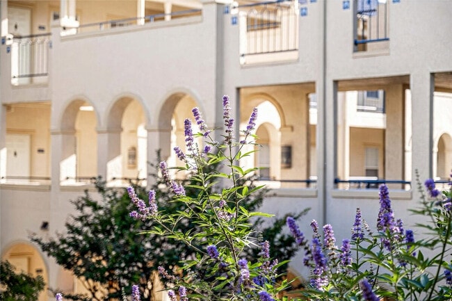 Building Photo - 3404 American Dr