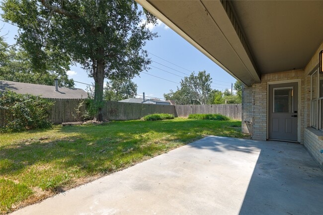 Building Photo - 431 Topsail Way