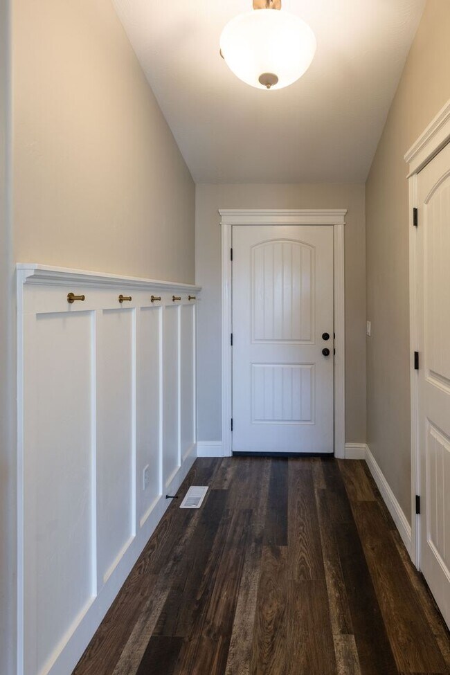 Building Photo - BEAUTIFUL 5 BED 3 BATH HOME IN FIRTH