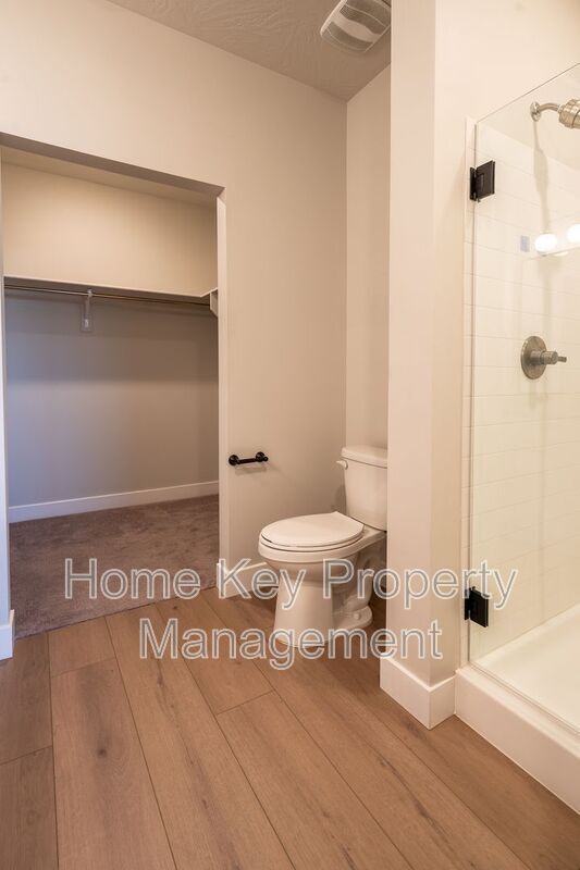 Building Photo - 3915 Razor Dr