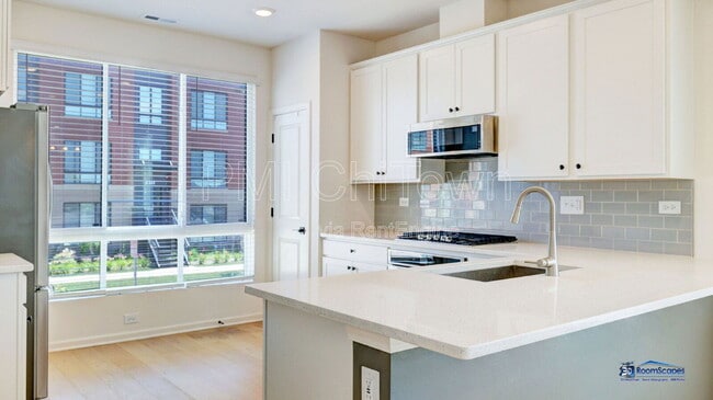 Building Photo - 2326 Venture Dr