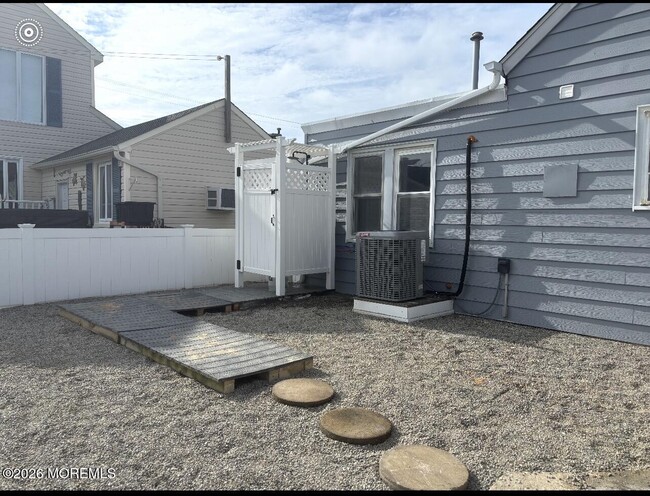 Building Photo - 53 C St