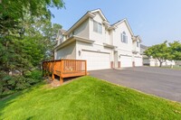 Building Photo - Fantastic 3 bed 3 bath townhome in Coon ra...