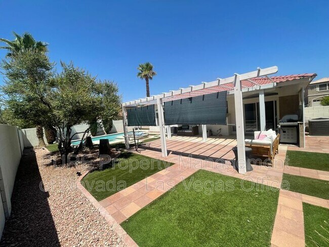 Building Photo - 9341 Lugo St