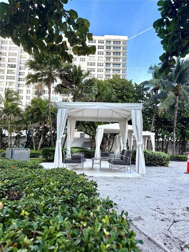 Building Photo - 3000 S Ocean Dr