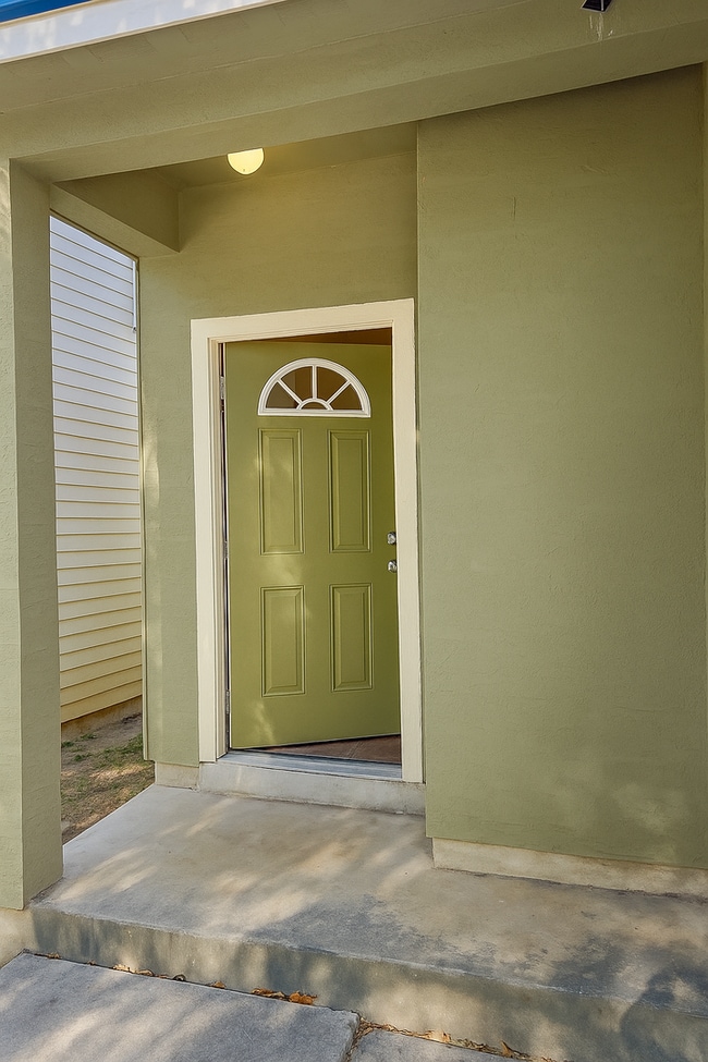 Building Photo - Beautiful Town Home in the Heart of San An...