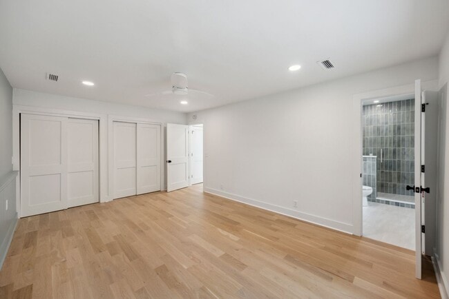 Building Photo - Available 6/15. Stunning, Fully-Rennovated...