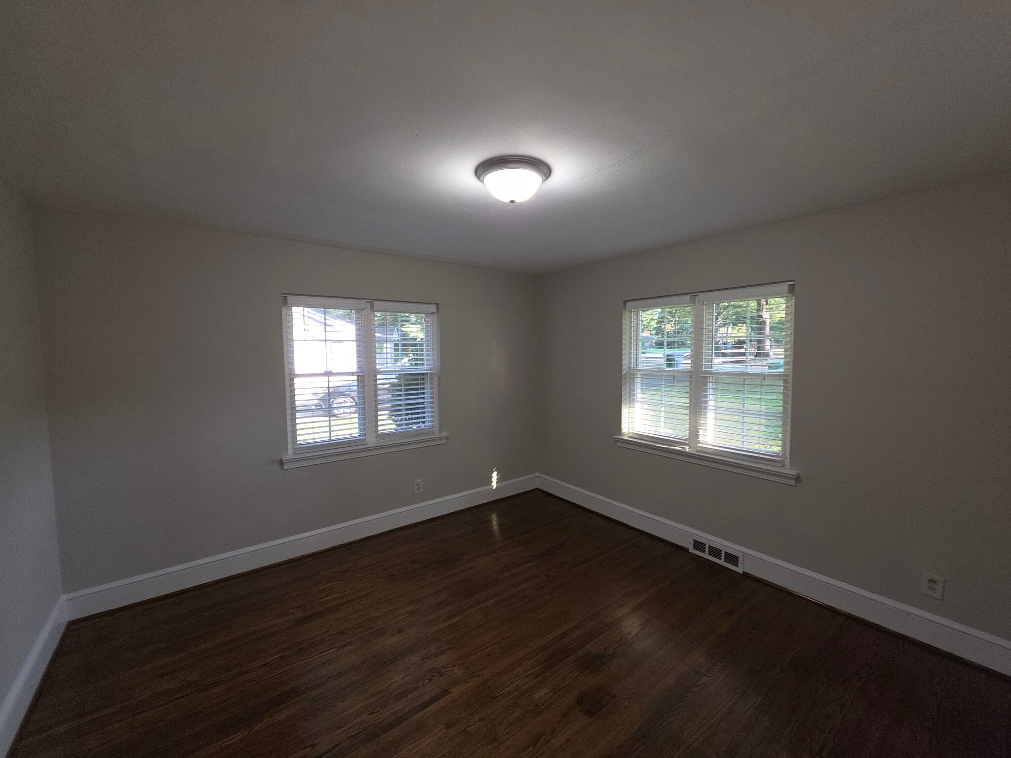 Building Photo - 4134 Sheridan Dr