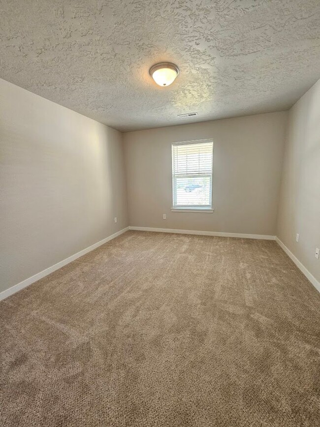 Building Photo - 3 Bedroom 2 Bath Home in Nampa