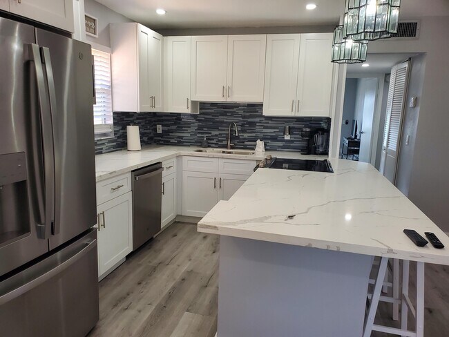 Building Photo - 564 Saxony Dr