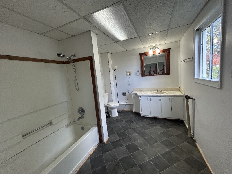 Building Photo - 233 S Pine St