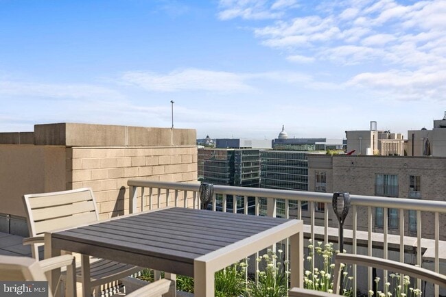 Building Photo - 811 4th St NW