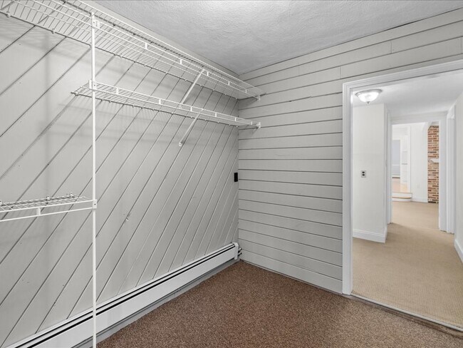 Building Photo - 15 Woodridge Rd