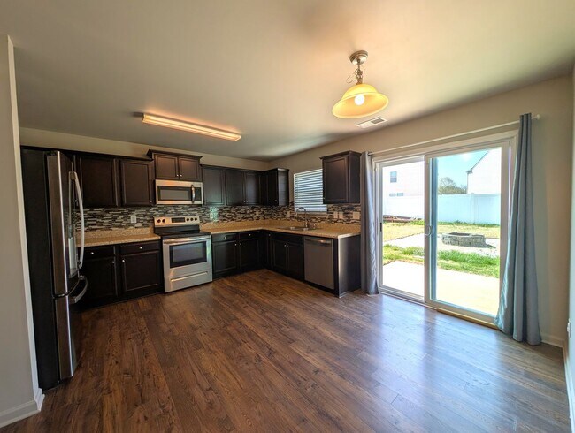 Building Photo - Charming home located in the Apple Creek Community in Dallas NC!