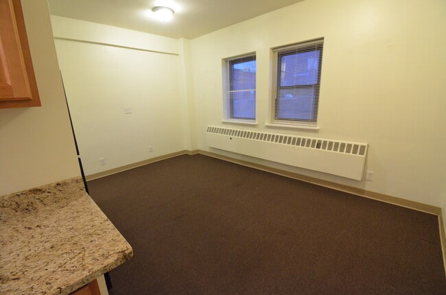 Building Photo - 1050 Hancock St