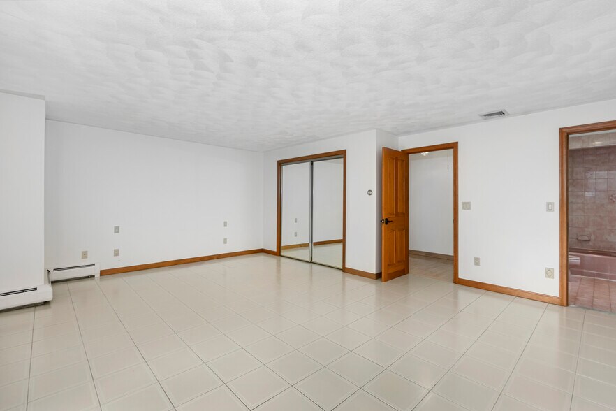 Building Photo - 216 Forest St