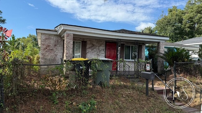 Primary Photo - 1129 Darwin St