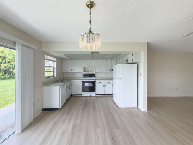 Building Photo - Available for immediate occupancy!