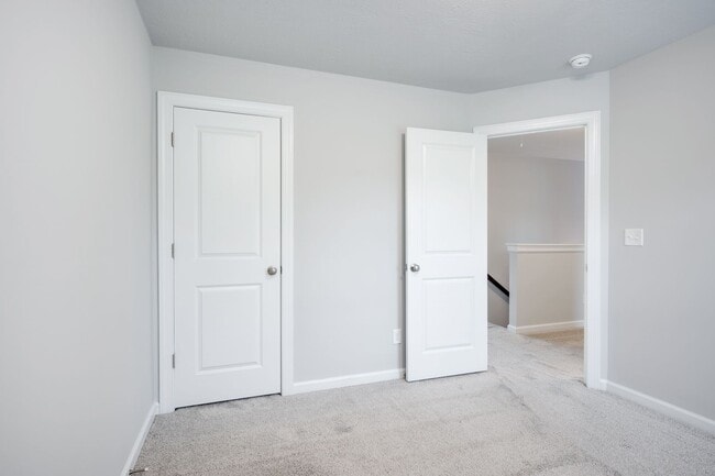 Building Photo - 3 Bedroom 2.5 Bath Townhouse