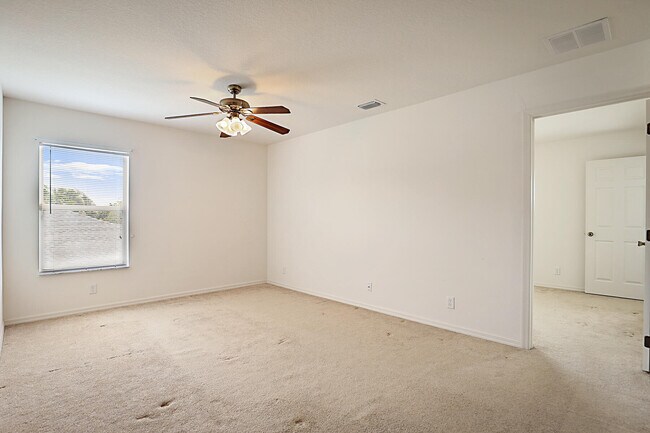 Building Photo - 617 SE Karrigan Terrace