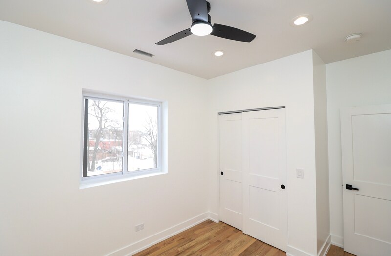 Building Photo - 1249 S Kedvale Ave