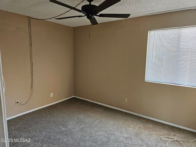 Building Photo - 820 S Langley Ave