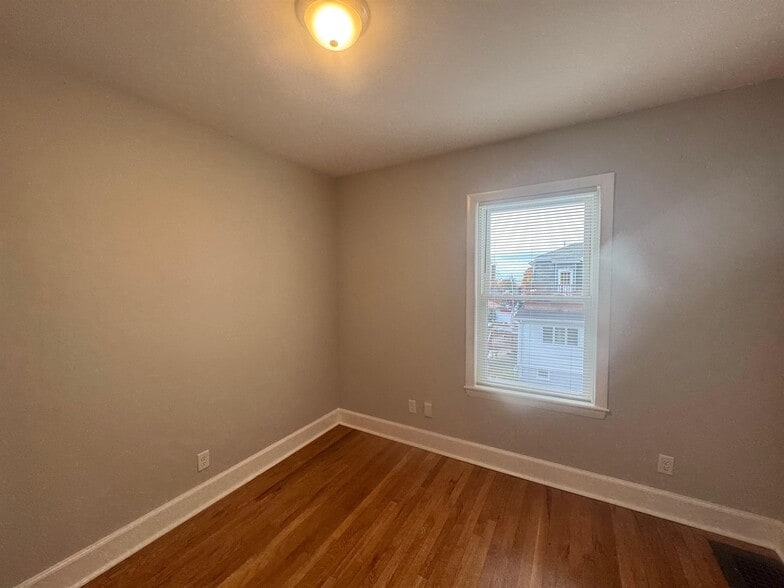 Building Photo - 103 Webster St